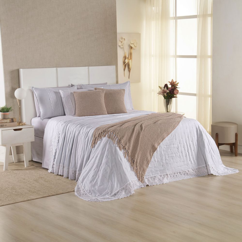 [10 PEÇAS] Jogo de Cama Serena Percal 300 Fios Bordado Inglês + Kit de Toalhas Premium de Brinde