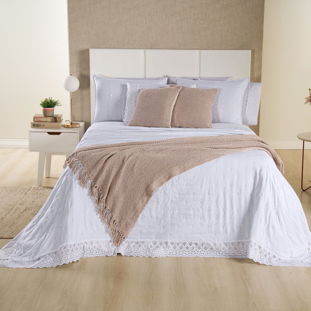 [10 PEÇAS] Jogo de Cama Serena Percal 300 Fios Bordado Inglês + Kit de Toalhas Premium de Brinde