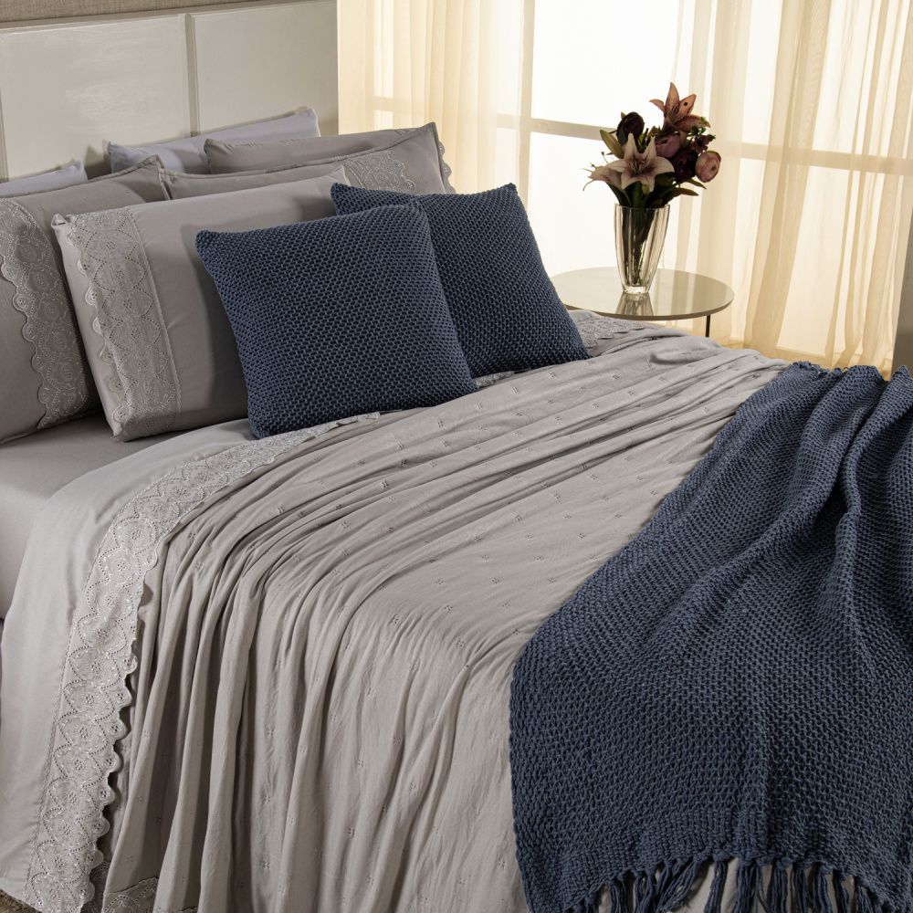 [10 PEÇAS] Jogo de Cama Serena Percal 300 Fios Bordado Inglês + Kit de Toalhas Premium de Brinde