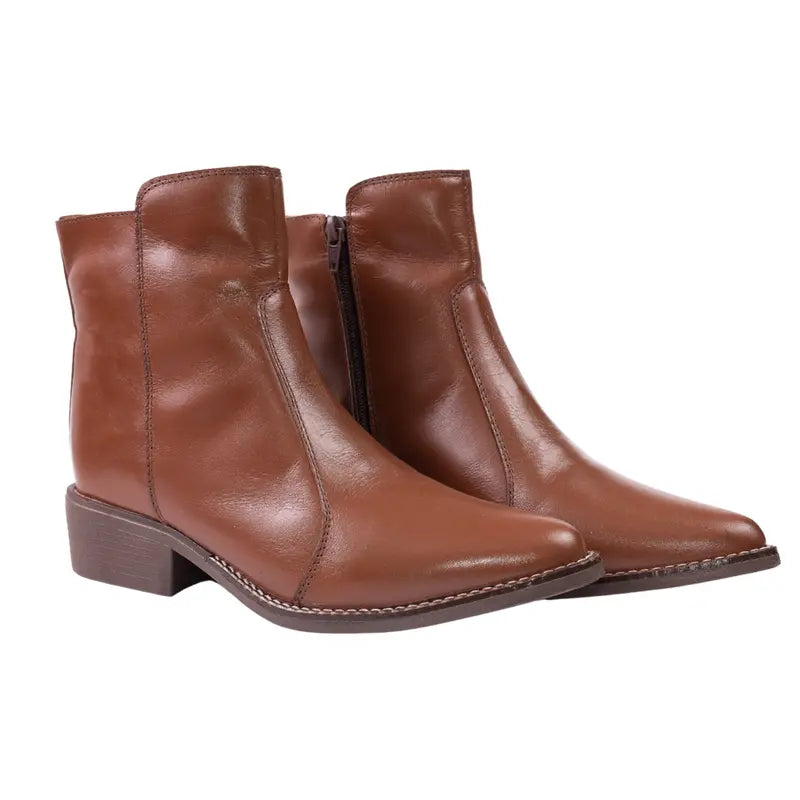 [COMPRE 1 E LEVE 2] Bota Feminina de Couro Legítimo com Cano Curto e Zíper Lateral + Bolsa Transversal de Brinde