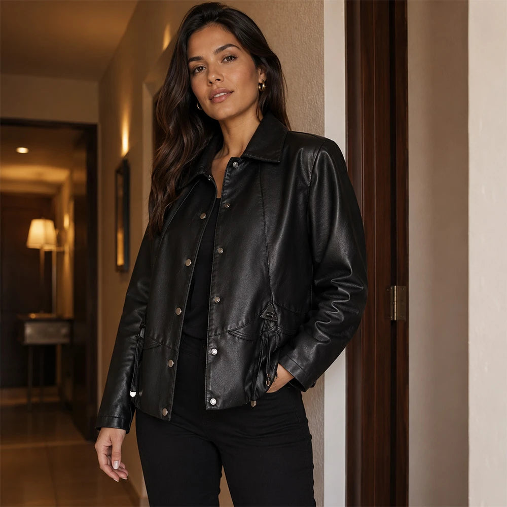 [COMPRE 1 E LEVE 2] Jaqueta Valentina de Couro Legítimo com Forro Interno + Nécessaire Organizadora de Brinde